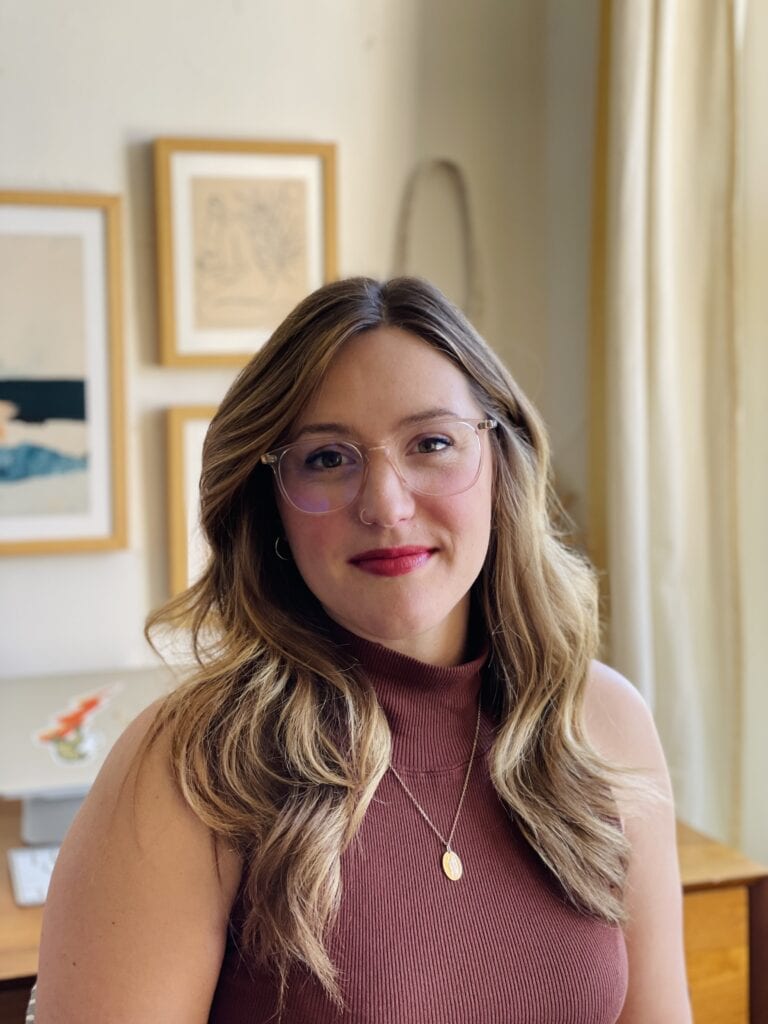 Eleanor Davis smiling.