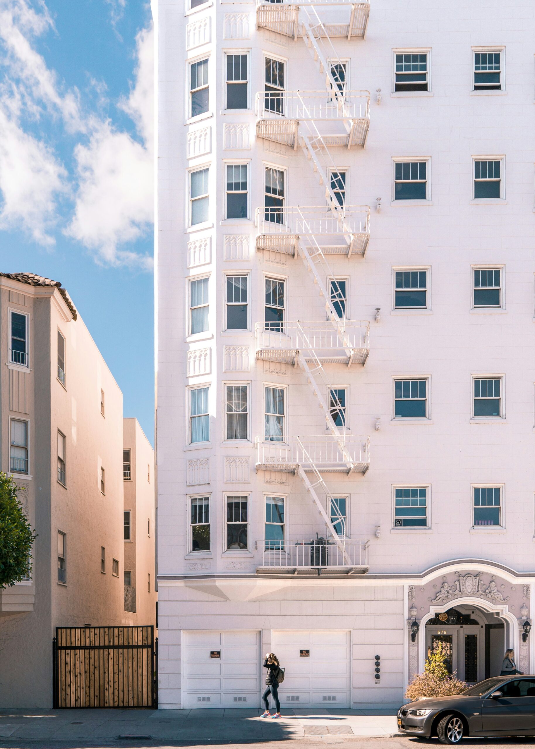 Image of a pink apartment building in San Francisco.